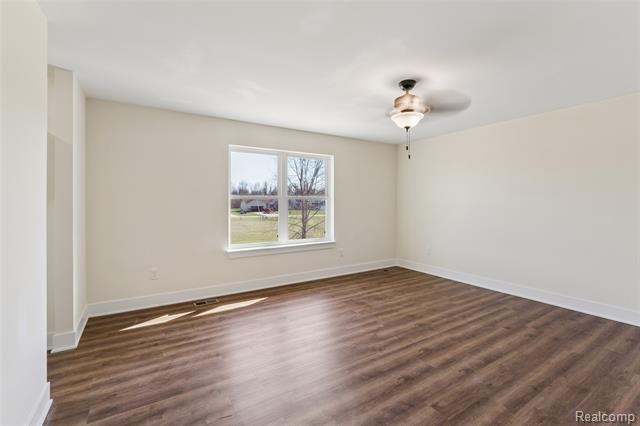 Builiding view fourteen for 10222 Hunt, Davison, MI. 48423