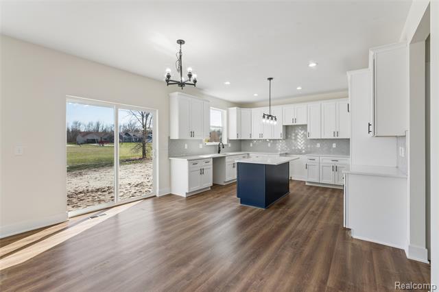 Builiding view six for 10222 Hunt, Davison, MI. 48423