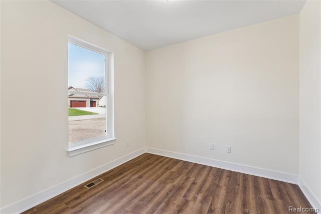 Builiding view ten for 10222 Hunt, Davison, MI. 48423
