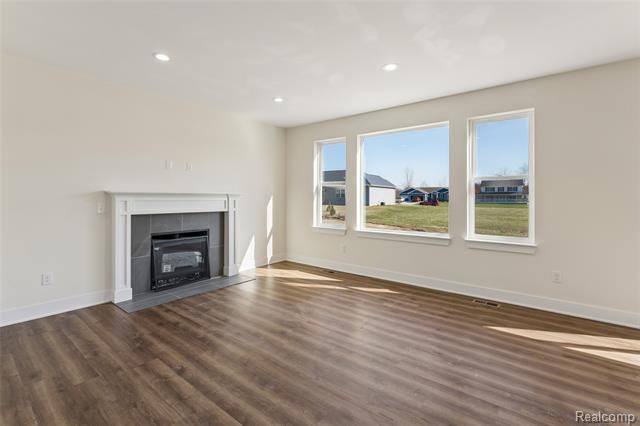 Builiding view three for 10222 Hunt, Davison, MI. 48423