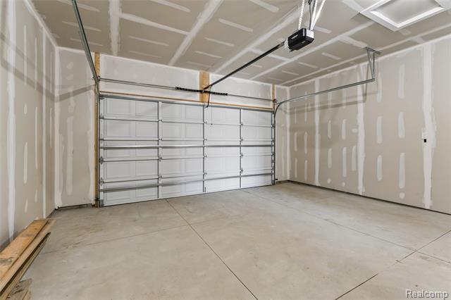 Builiding view twenty eight for 10222 Hunt, Davison, MI. 48423