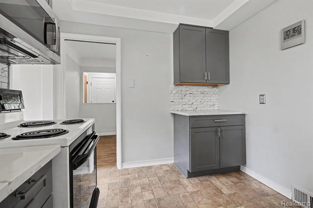 Builiding view nine for 9135 Frederick, Livonia, MI. 48150