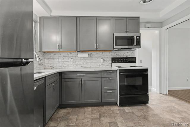Builiding view seven for 9135 Frederick, Livonia, MI. 48150