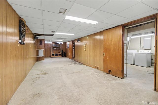 Builiding view seventeen for 9135 Frederick, Livonia, MI. 48150