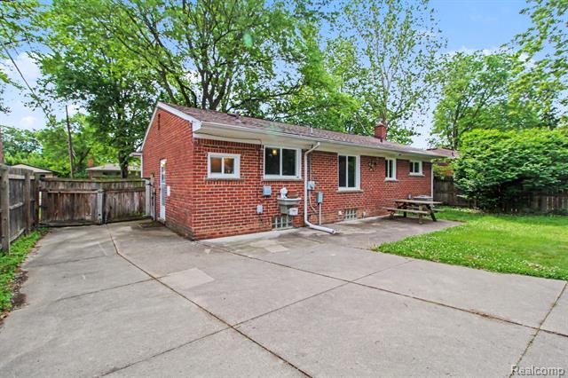 Builiding view twenty for 9135 Frederick, Livonia, MI. 48150