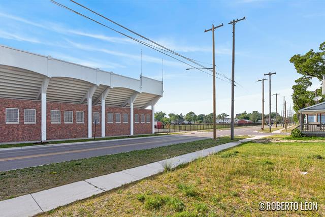 Builiding view twenty for 1380 Sanford, Muskegon, MI. 49441