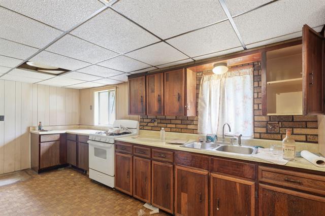 Builiding view eleven for 212 Woodland, Jackson, MI. 49203