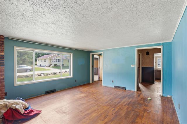 Builiding view four for 212 Woodland, Jackson, MI. 49203