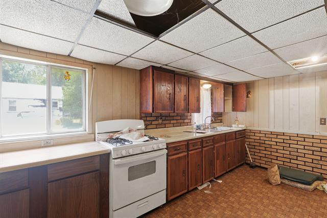 Builiding view nine for 212 Woodland, Jackson, MI. 49203