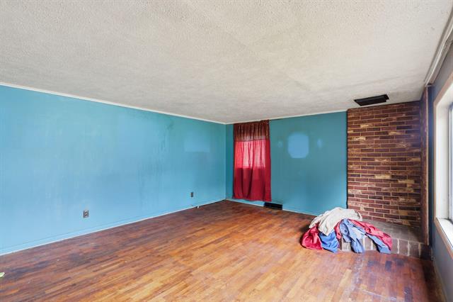Builiding view three for 212 Woodland, Jackson, MI. 49203