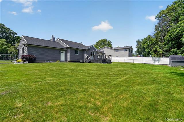 Builiding view thirty nine for 2236 Oak Shade, Davison, MI. 48423