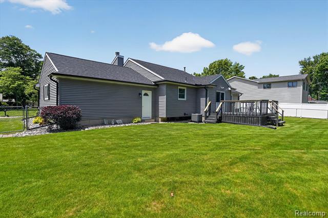 Builiding view thirty six for 2236 Oak Shade, Davison, MI. 48423