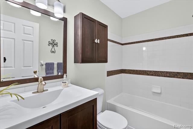Builiding view twenty two for 2236 Oak Shade, Davison, MI. 48423