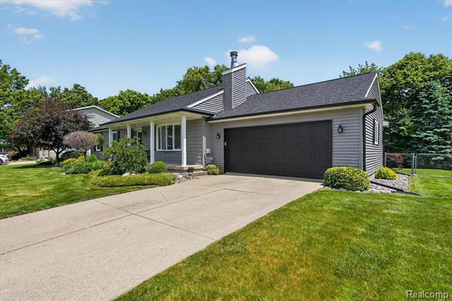Builiding view two for 2236 Oak Shade, Davison, MI. 48423