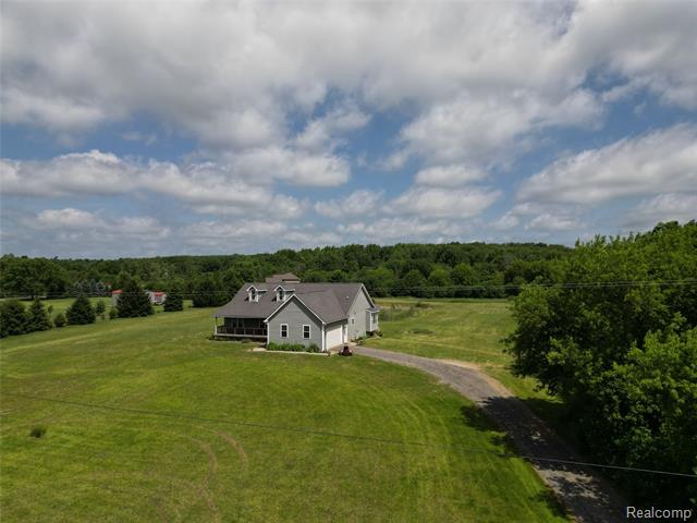 Builiding view thirty three for 2543 Greenwood, Lapeer, MI. 48446