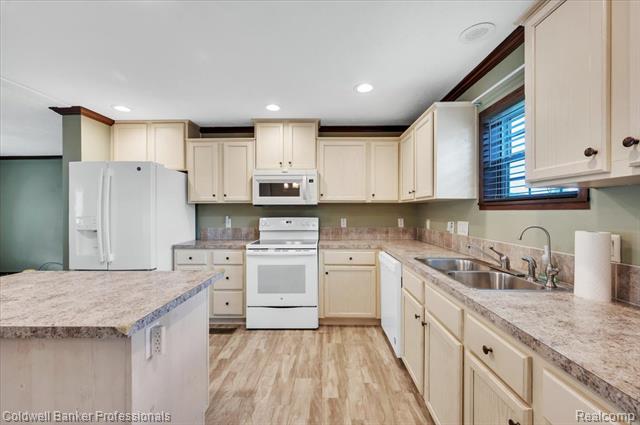Builiding view nine for 289 Pompano, Lapeer, MI. 48446