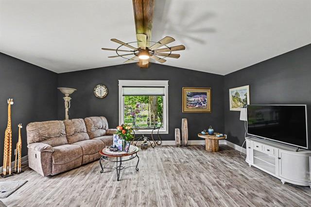 Builiding view eight for 1691 Michigan, Eaton Rapids, MI. 48827