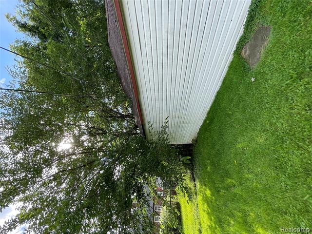 Builiding view thirty nine for 19374 Charest, Detroit, MI. 48234
