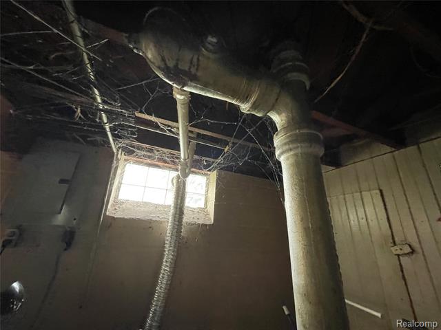 Builiding view twenty seven for 19374 Charest, Detroit, MI. 48234