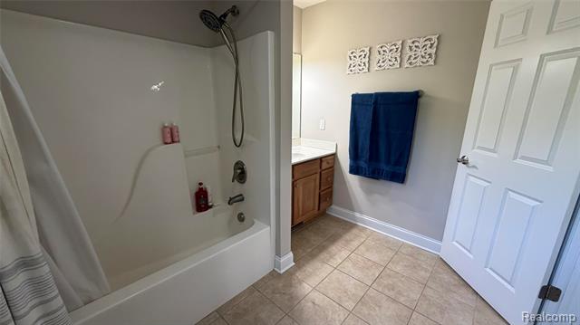 Builiding view forty for 2380 Houghton Hollow, Lansing, MI. 48911