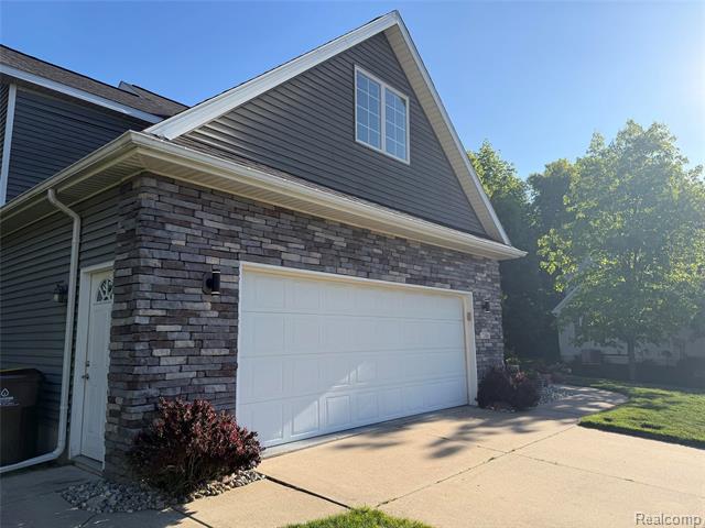 Builiding view one for 2380 Houghton Hollow, Lansing, MI. 48911