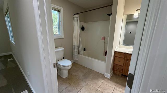Builiding view thirty nine for 2380 Houghton Hollow, Lansing, MI. 48911