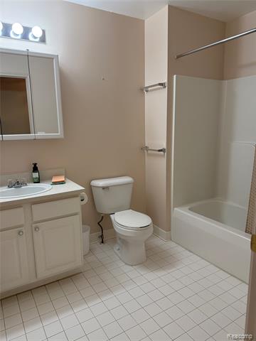 Builiding view eight for 3721 Knightbridge, Sterling Heights, MI. 48314