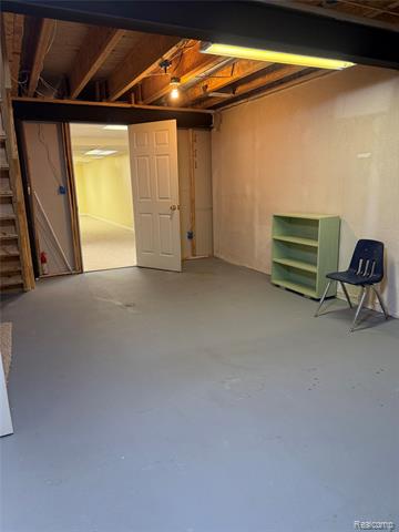 Builiding view forty three for 3721 Knightbridge, Sterling Heights, MI. 48314