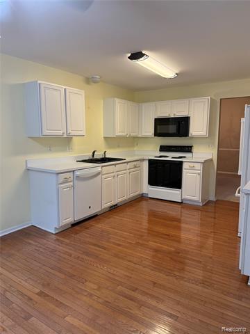 Builiding view nineteen for 3721 Knightbridge, Sterling Heights, MI. 48314