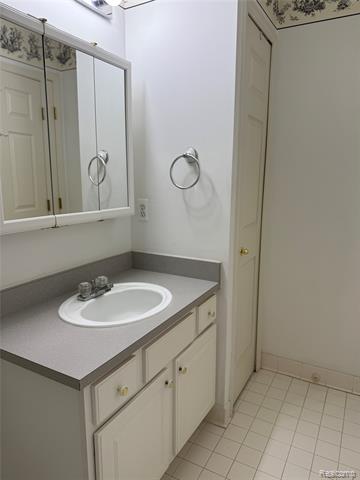 Builiding view thirteen for 3721 Knightbridge, Sterling Heights, MI. 48314