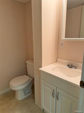 Builiding view thirty five for 3721 Knightbridge, Sterling Heights, MI. 48314