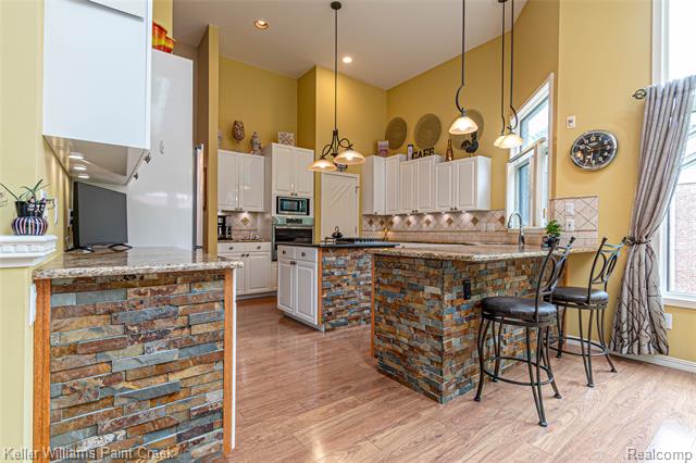 Builiding view eighteen for 43737 Saint Julian, Sterling Heights, MI. 48314