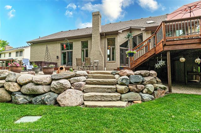 Builiding view fifty one for 43737 Saint Julian, Sterling Heights, MI. 48314