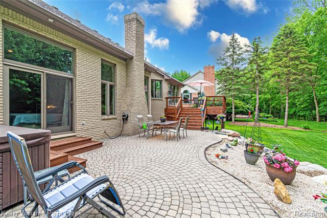 Builiding view fifty six for 43737 Saint Julian, Sterling Heights, MI. 48314
