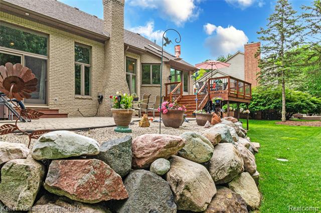 Builiding view fifty two for 43737 Saint Julian, Sterling Heights, MI. 48314