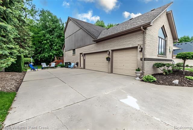Builiding view forty seven for 43737 Saint Julian, Sterling Heights, MI. 48314