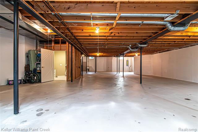 Builiding view thirty nine for 43737 Saint Julian, Sterling Heights, MI. 48314