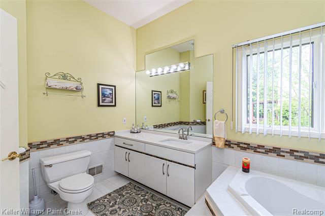 Builiding view thirty one for 43737 Saint Julian, Sterling Heights, MI. 48314