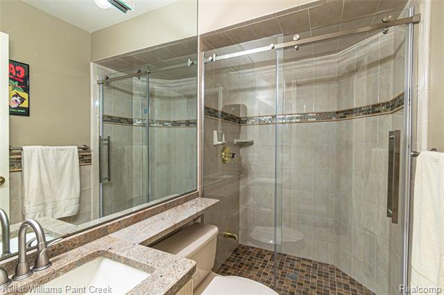 Builiding view twenty three for 43737 Saint Julian, Sterling Heights, MI. 48314