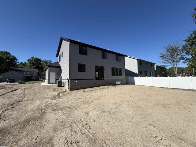 Builiding view thirty five for 30343 Weathervane Woods, New Haven, MI. 48048