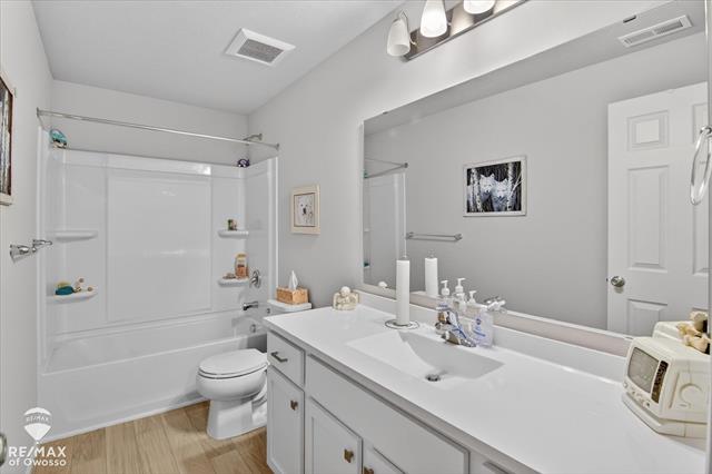 Builiding view thirty three for 604 Muirfield, Eaton Rapids, MI. 48827