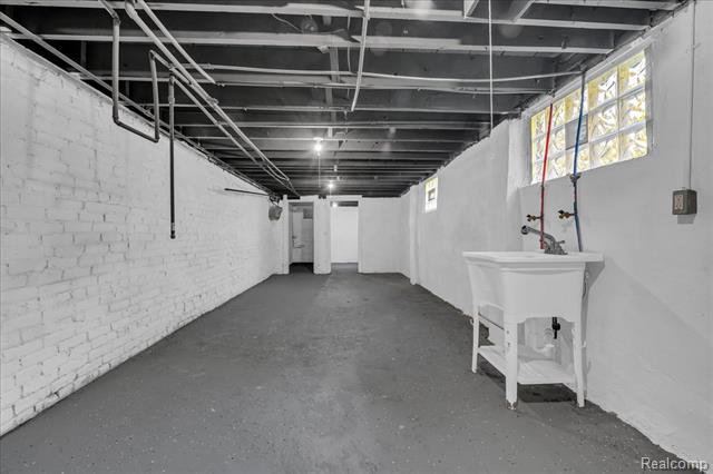 Builiding view twenty nine for 3138 Canton, Detroit, MI. 48207