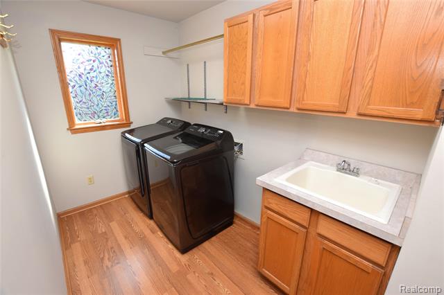 Builiding view ten for 6476 Stonebrook, Flushing, MI. 48433