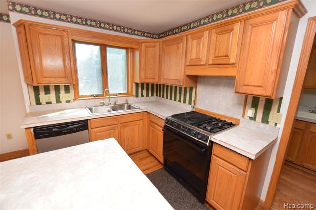 Builiding view three for 6476 Stonebrook, Flushing, MI. 48433