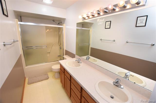 Builiding view twenty two for 6476 Stonebrook, Flushing, MI. 48433