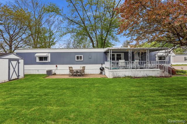 front view for 27 Ponderosa Trail, Belleville, Mi. 48111