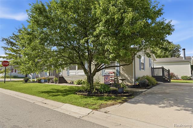 Builiding view twenty one for 4729 Turtle Creek, Howell, MI. 48843