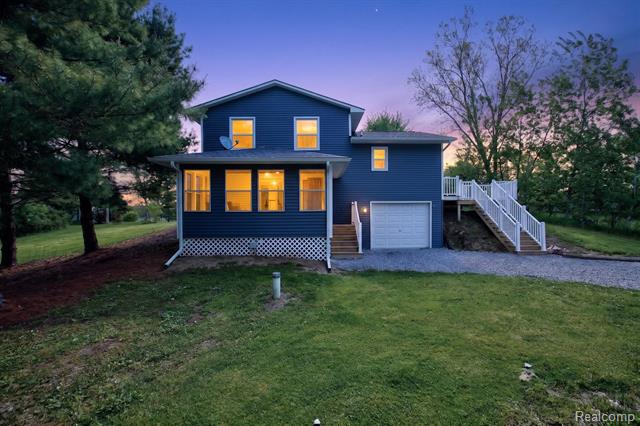 front view for 1215 N Oak Road, Davison, Mi. 48423