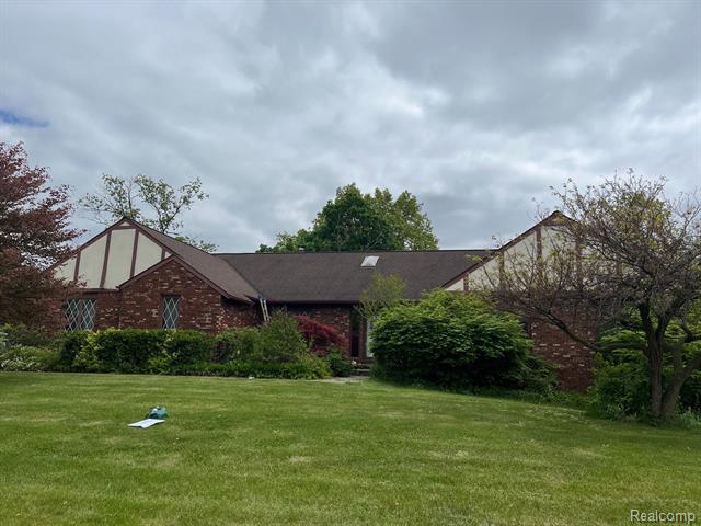 front view for 2149 Russet Dr, Troy, Mi. 48098