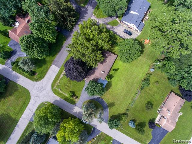Builiding view forty two for 1239 Ashover, Bloomfield Hills, MI. 48304